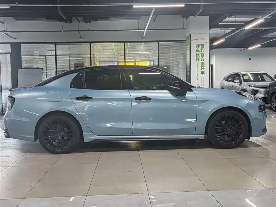 Lynk & Co 03
