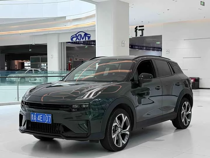 Lynk & Co 06