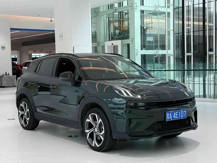 Lynk & Co 06