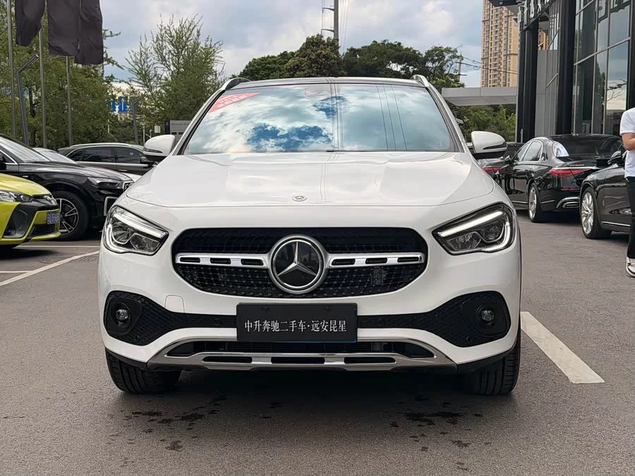 Mercedes Benz GLA