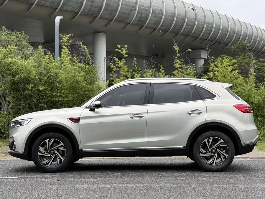 Hongqi HS5
