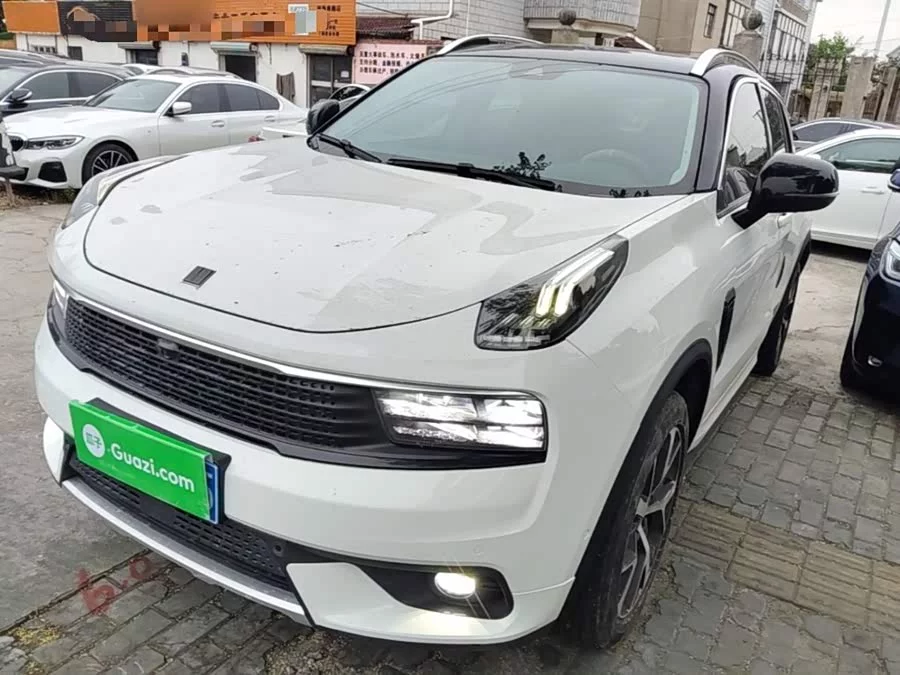 Lynk & Co 01