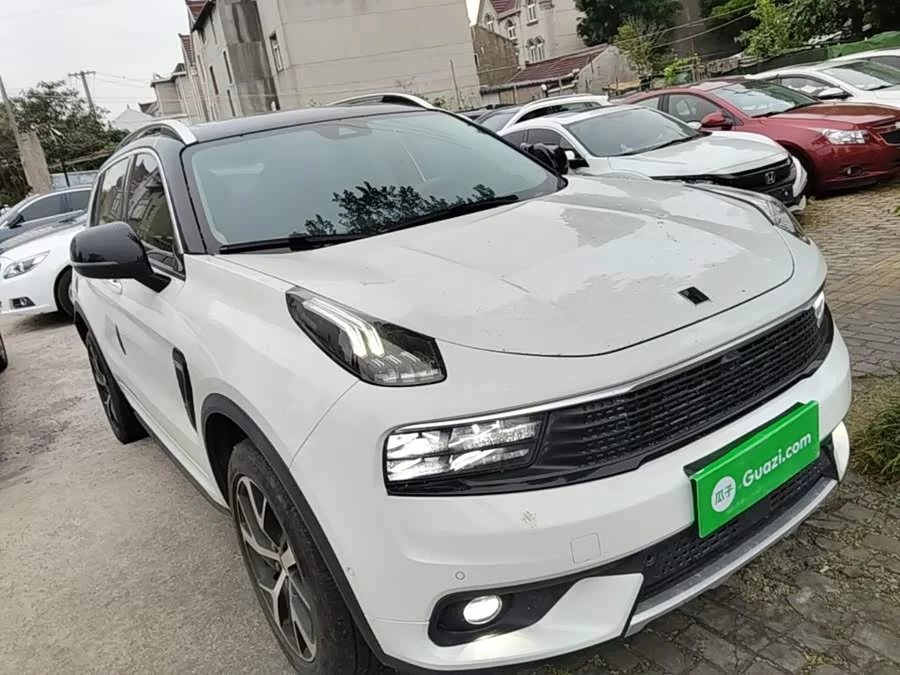 Lynk & Co 01