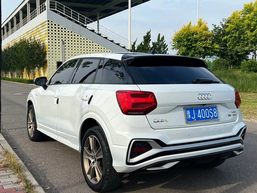 Audi Q2L