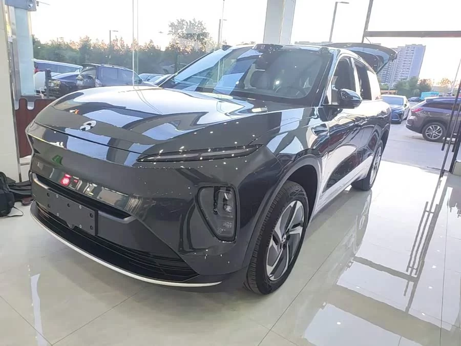 NIO ES8
