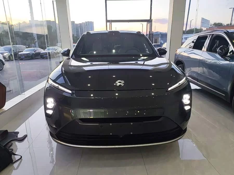 NIO ES8