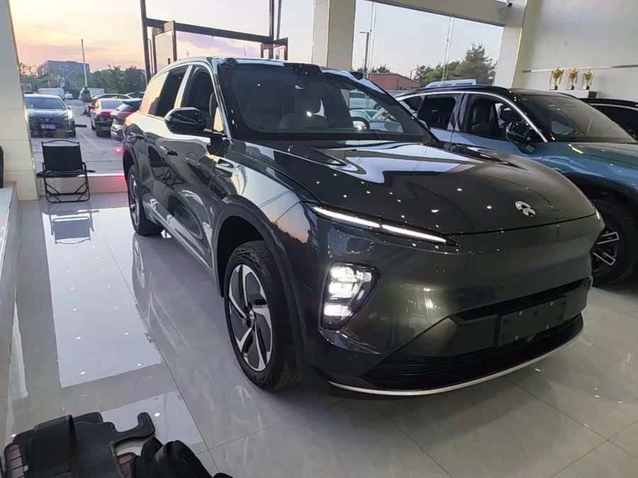 NIO ES8