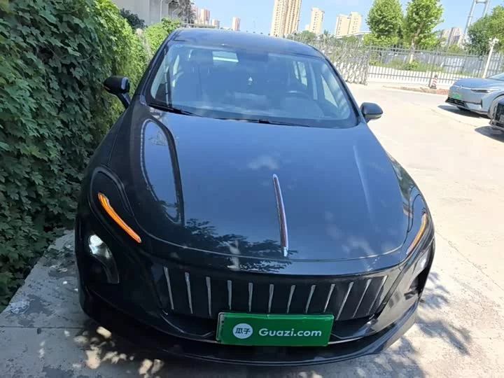 Hongqi E-QM5