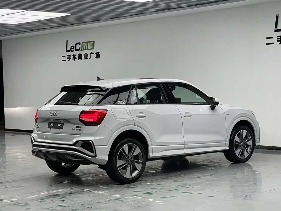 Audi Q2L