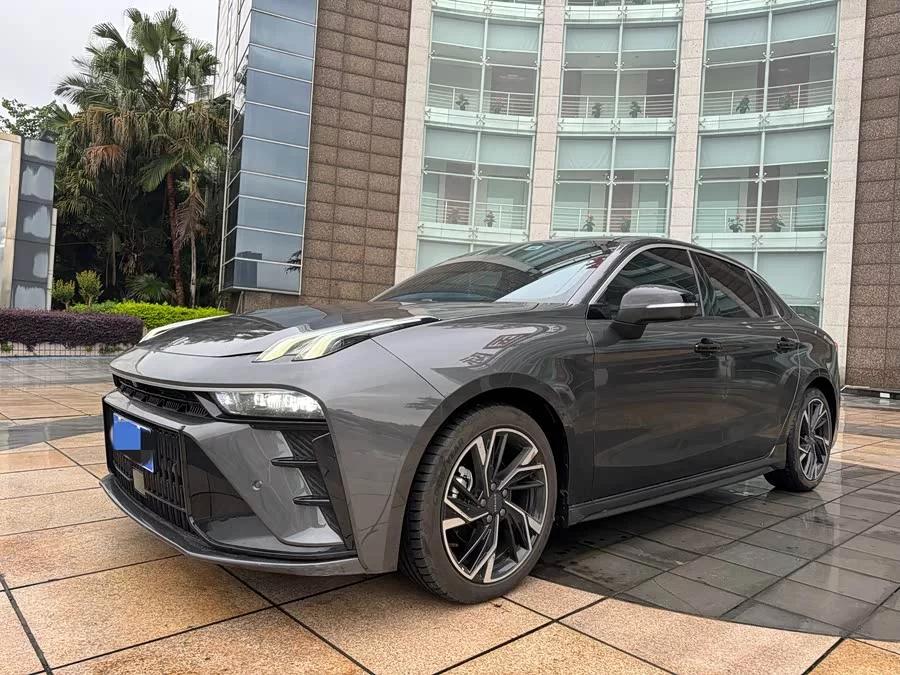 Lynk & Co 03