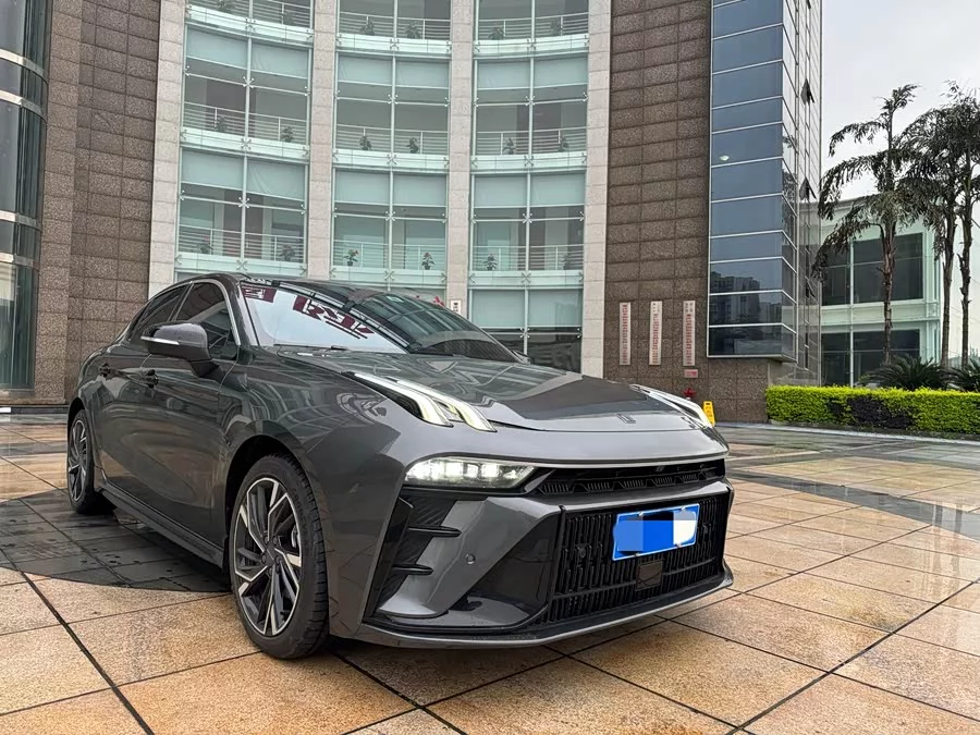 Lynk & Co 03