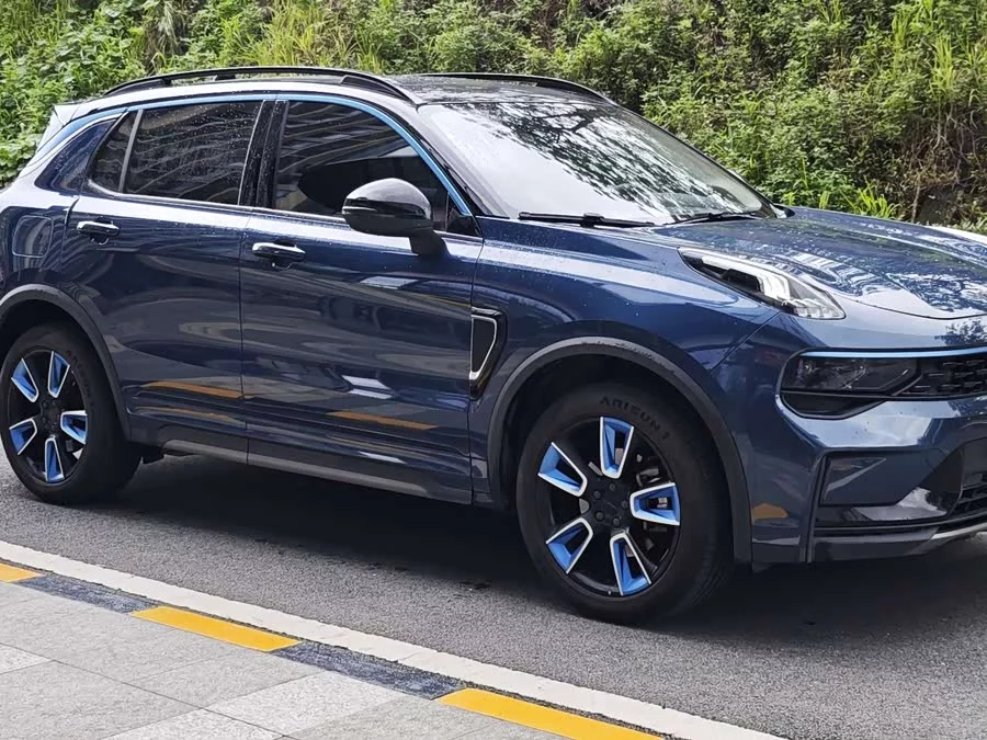 Lynk & Co 01
