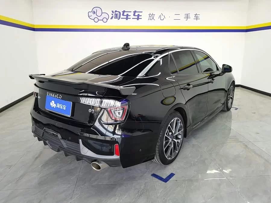 Lynk & Co 03