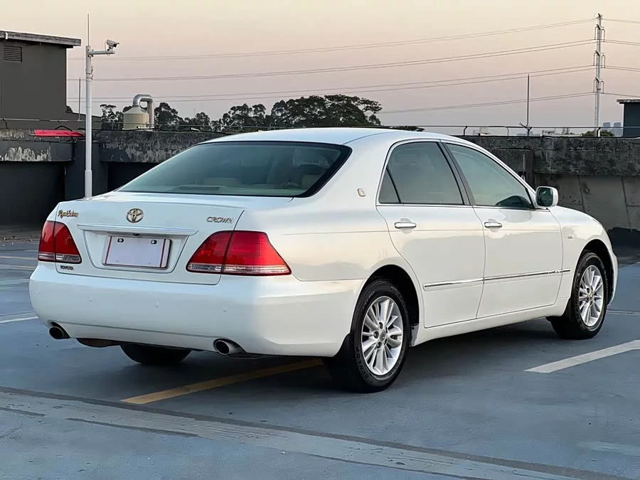 Toyota crown