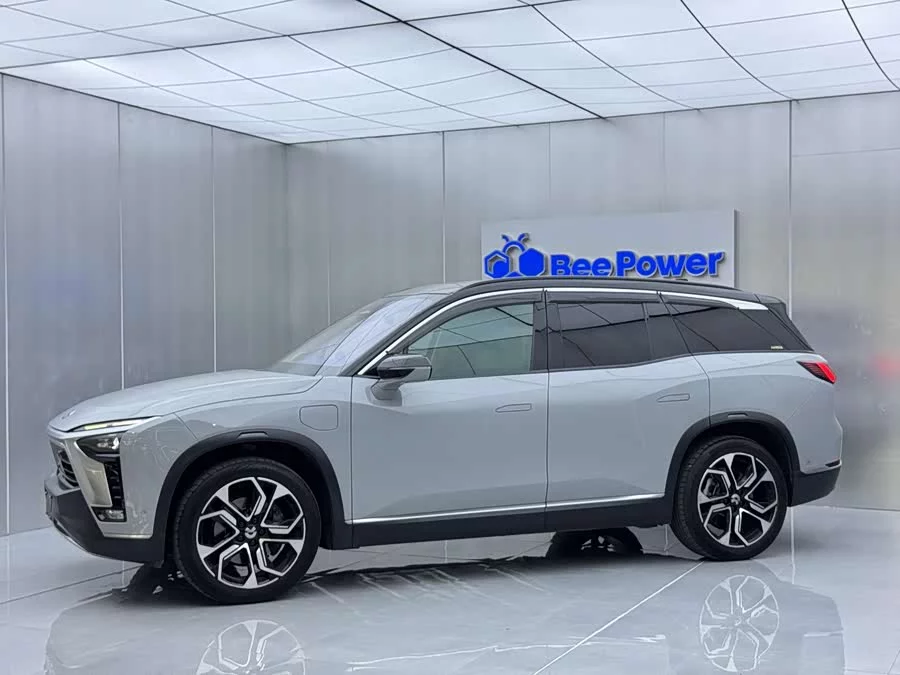 NIO ES8