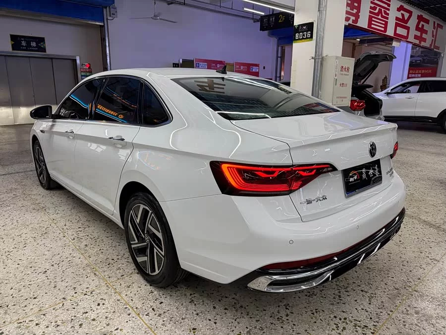 Volkswagen Sagitar