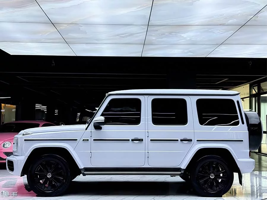 Mercedes Benz G-rated