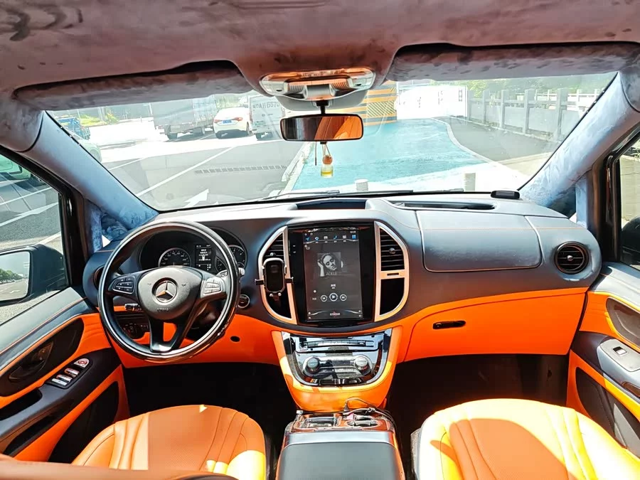 Mercedes Benz Vito