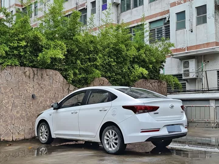 Hyundai Accept