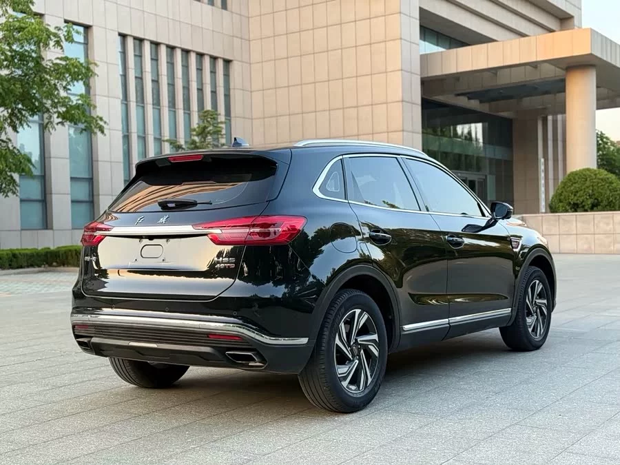 Hongqi HS5