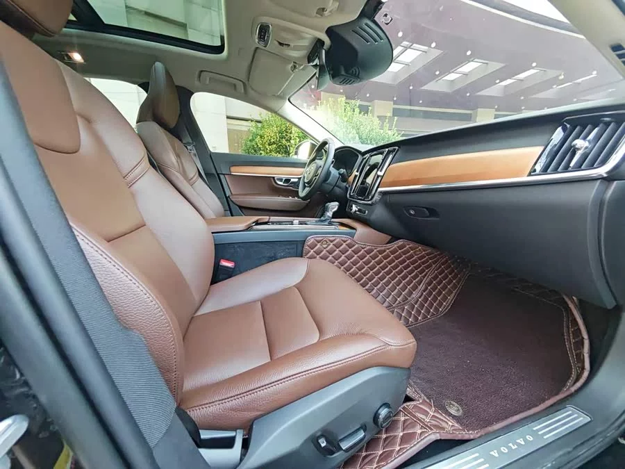 Volvo S90