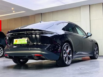 NIO ET5