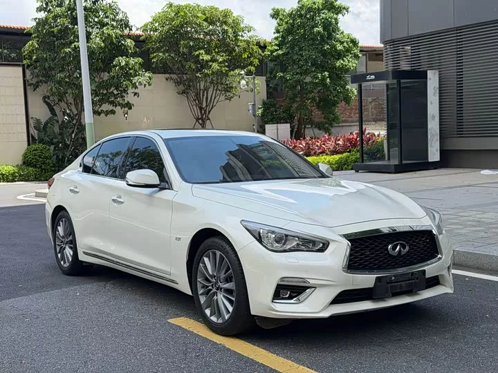 Infiniti Q50L