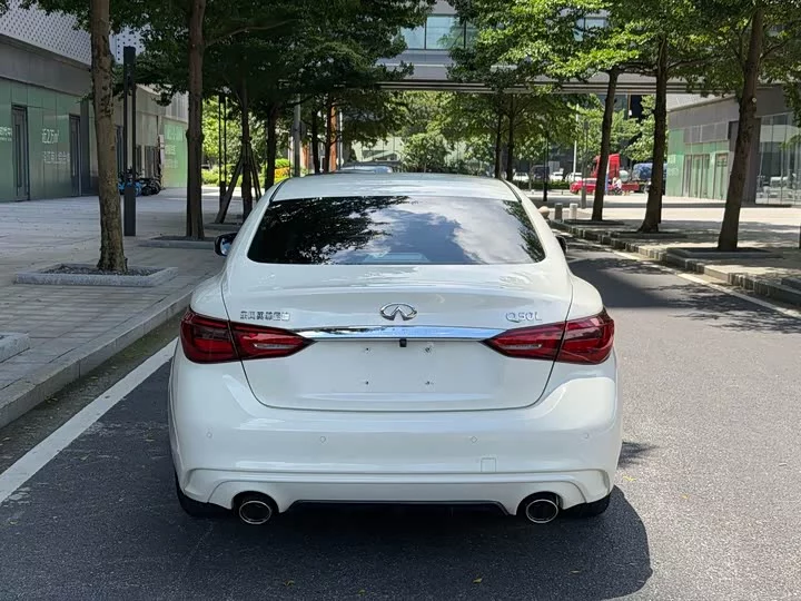 Infiniti Q50L