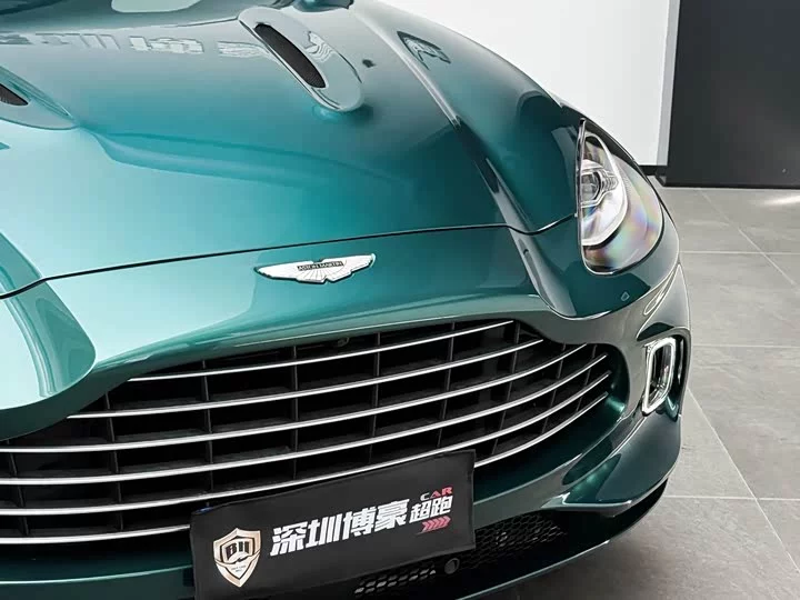 Aston Martin DBX