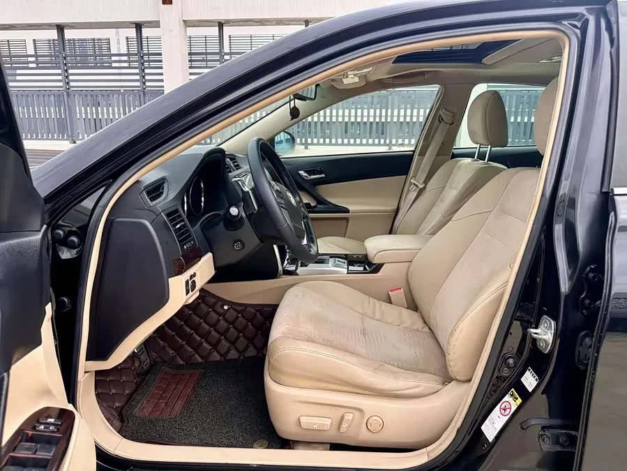 Toyota Reiz