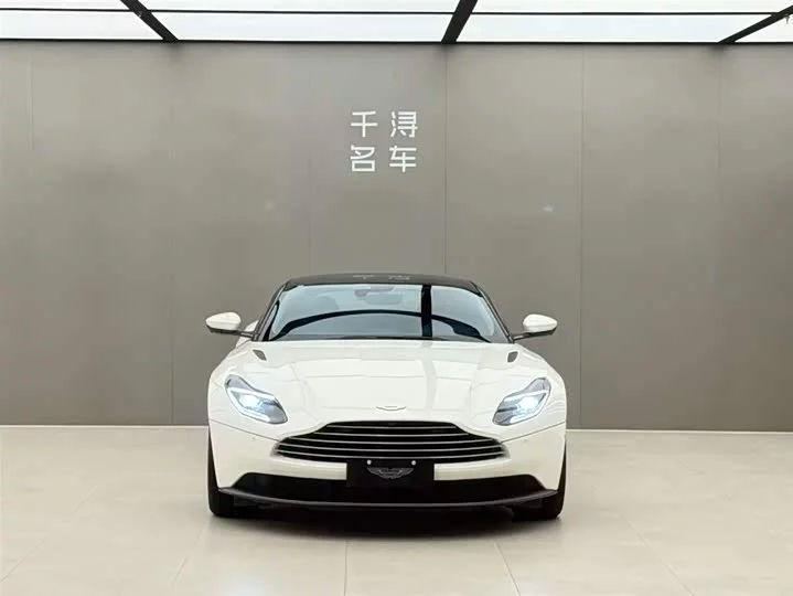 Aston Martin DB11