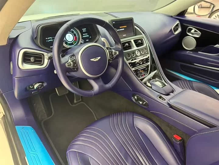 Aston Martin DB11