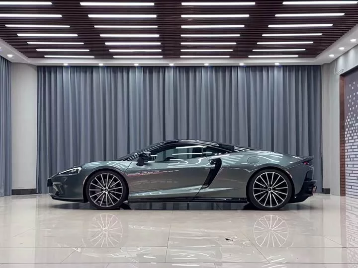 McLaren GT