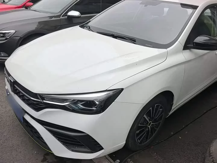 Roewe i5