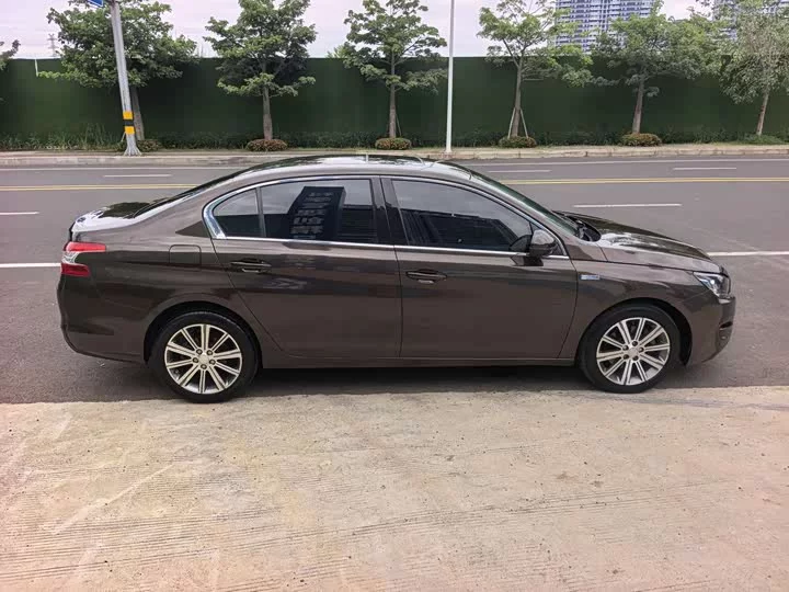 Peugeot 408