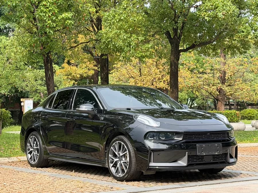 Lynk & Co 03