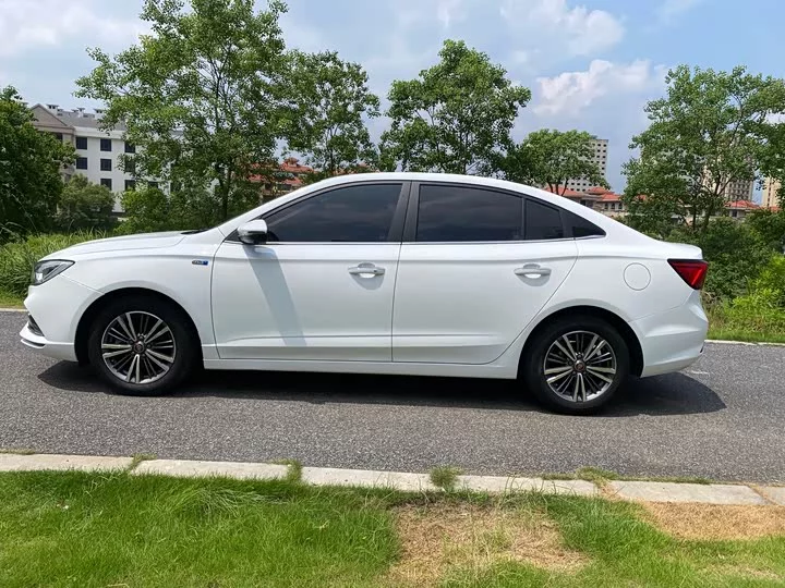 Roewe i5