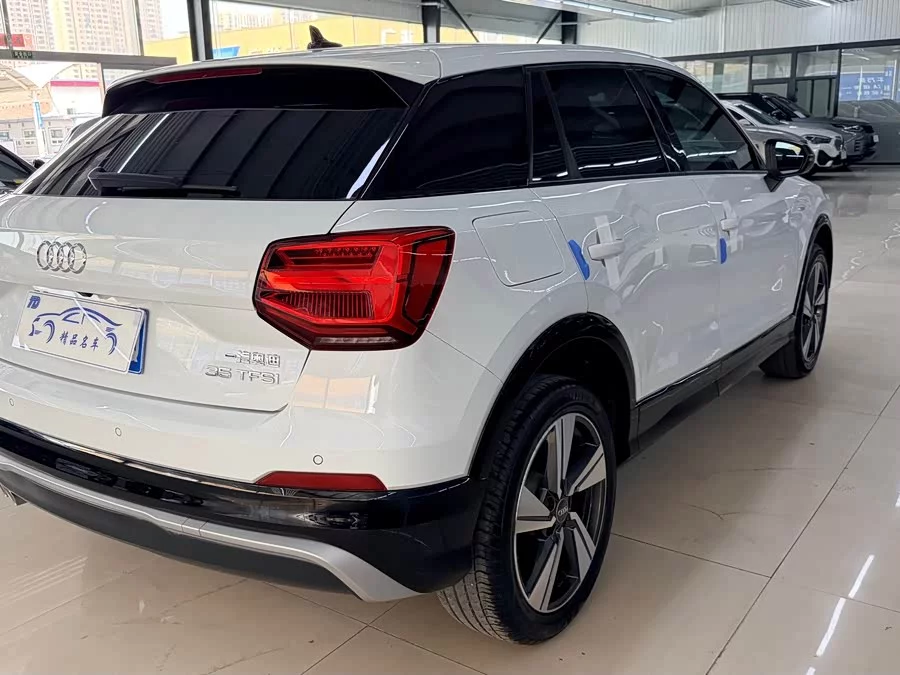 Audi Q2L