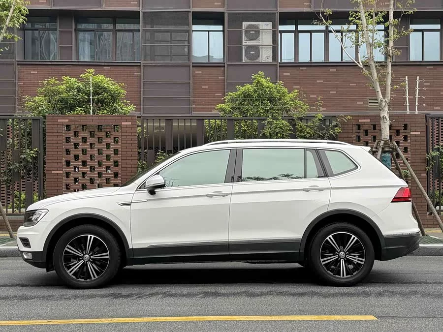 Volkswagen Tiguan L