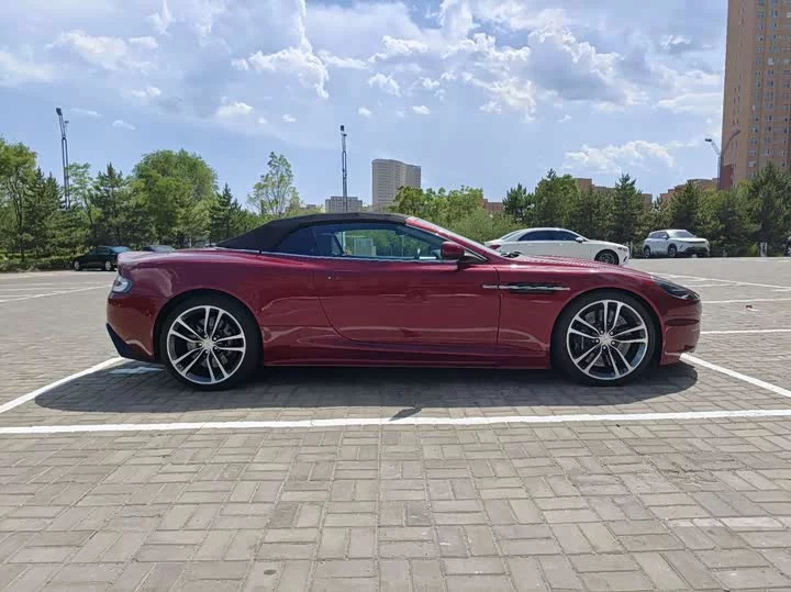 Aston Martin DBS