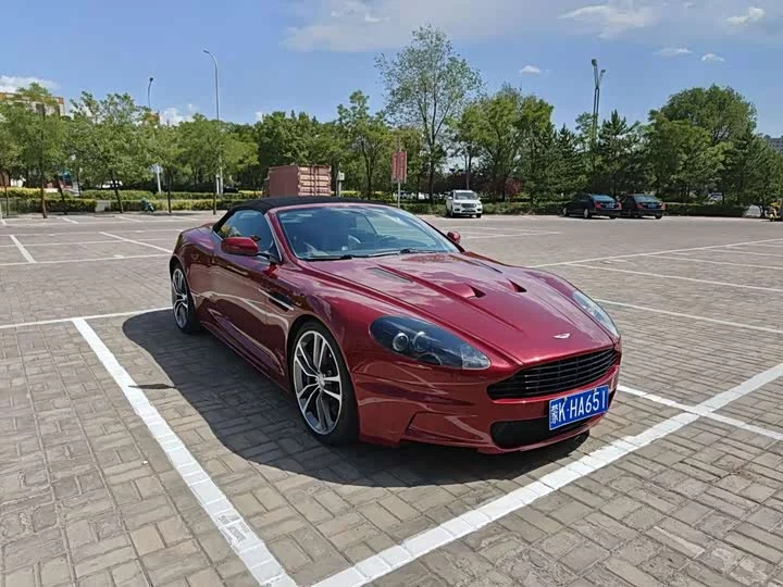 Aston Martin DBS