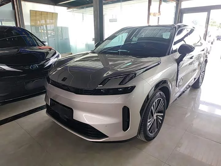 Lynk & Co 08 EM-P