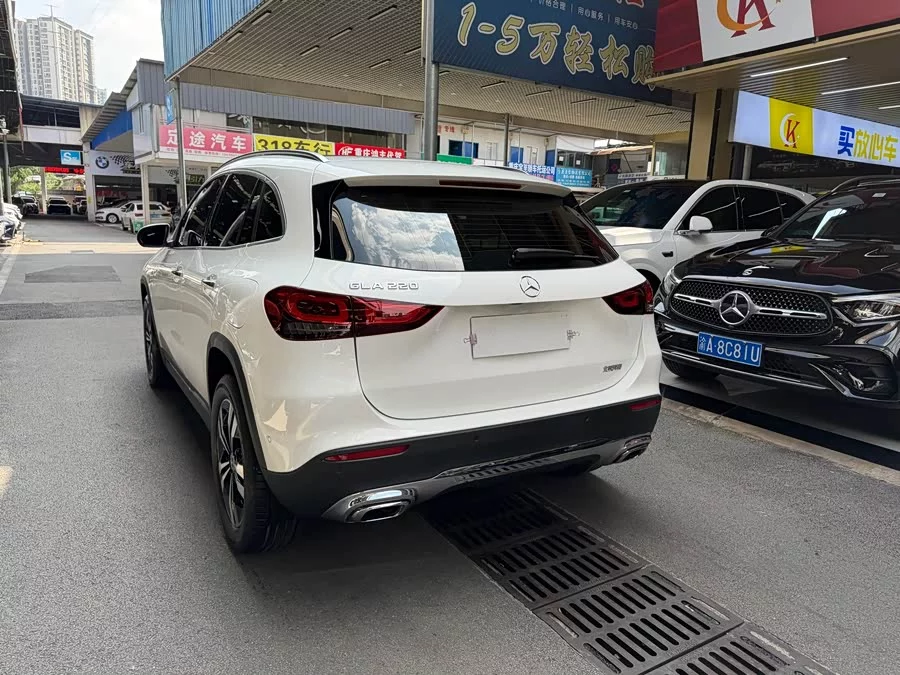 Mercedes Benz GLA