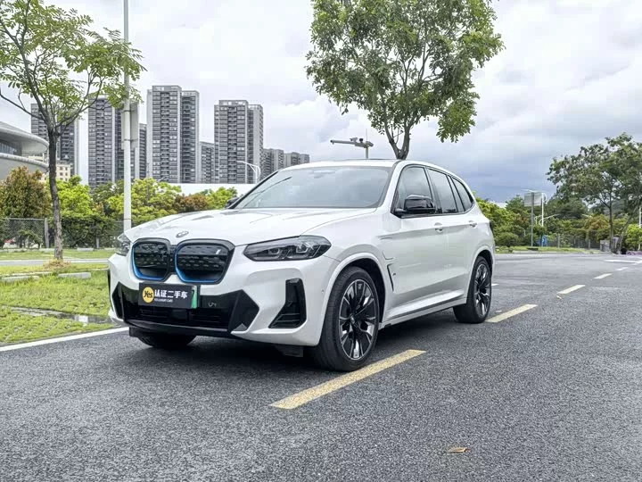 BMW iX3