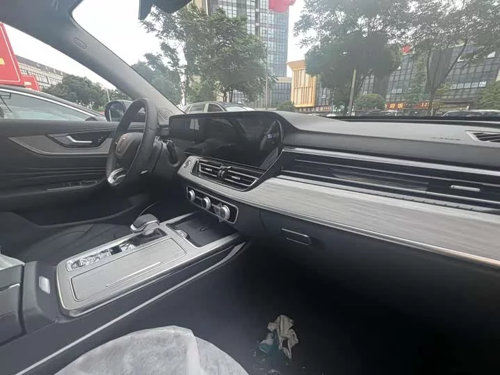 Hongqi HS5