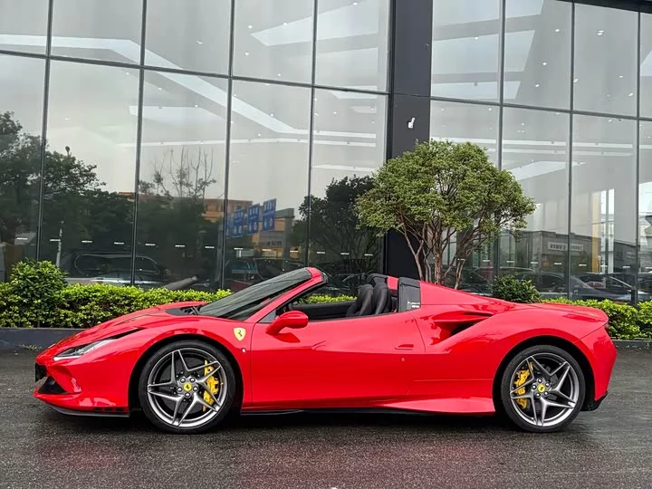 ferrari F8