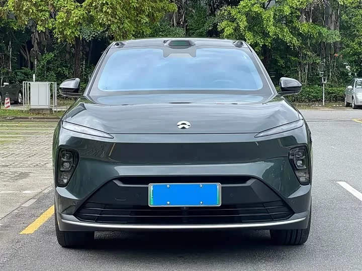 NIO ES8