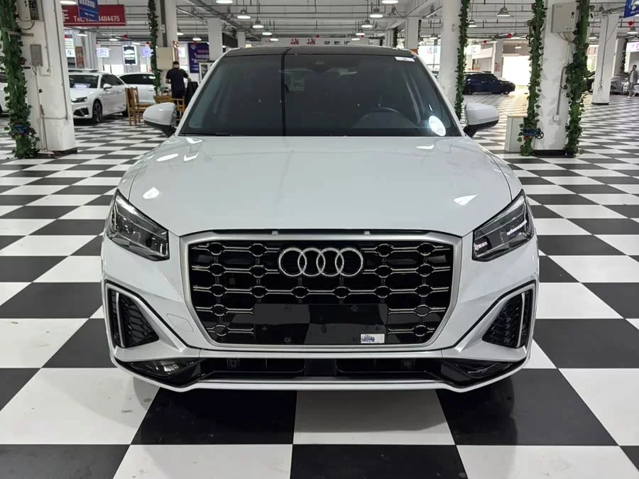Audi Q2L