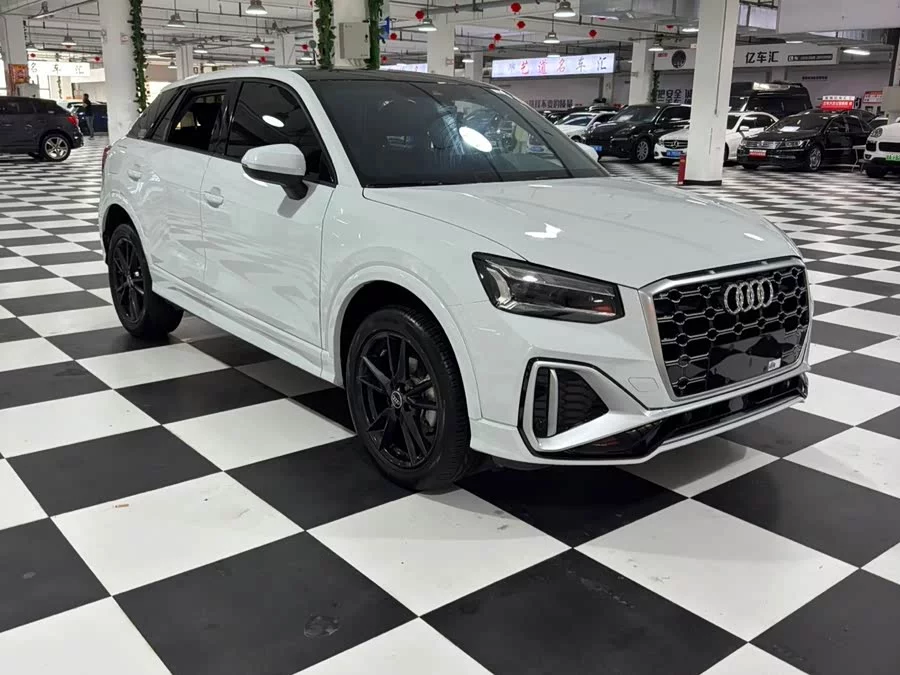 Audi Q2L