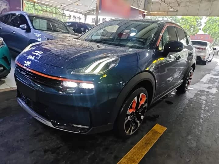 Lynk & Co 06
